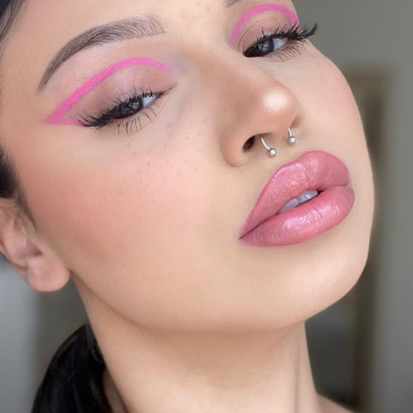 Romantic Beauty Baby Pink Eyeliner. - Picture 3 of 4